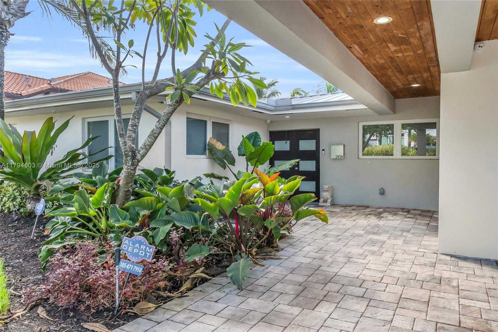 Small Image of 2108 NORTH EAST 124TH ST, North Miami Number 2