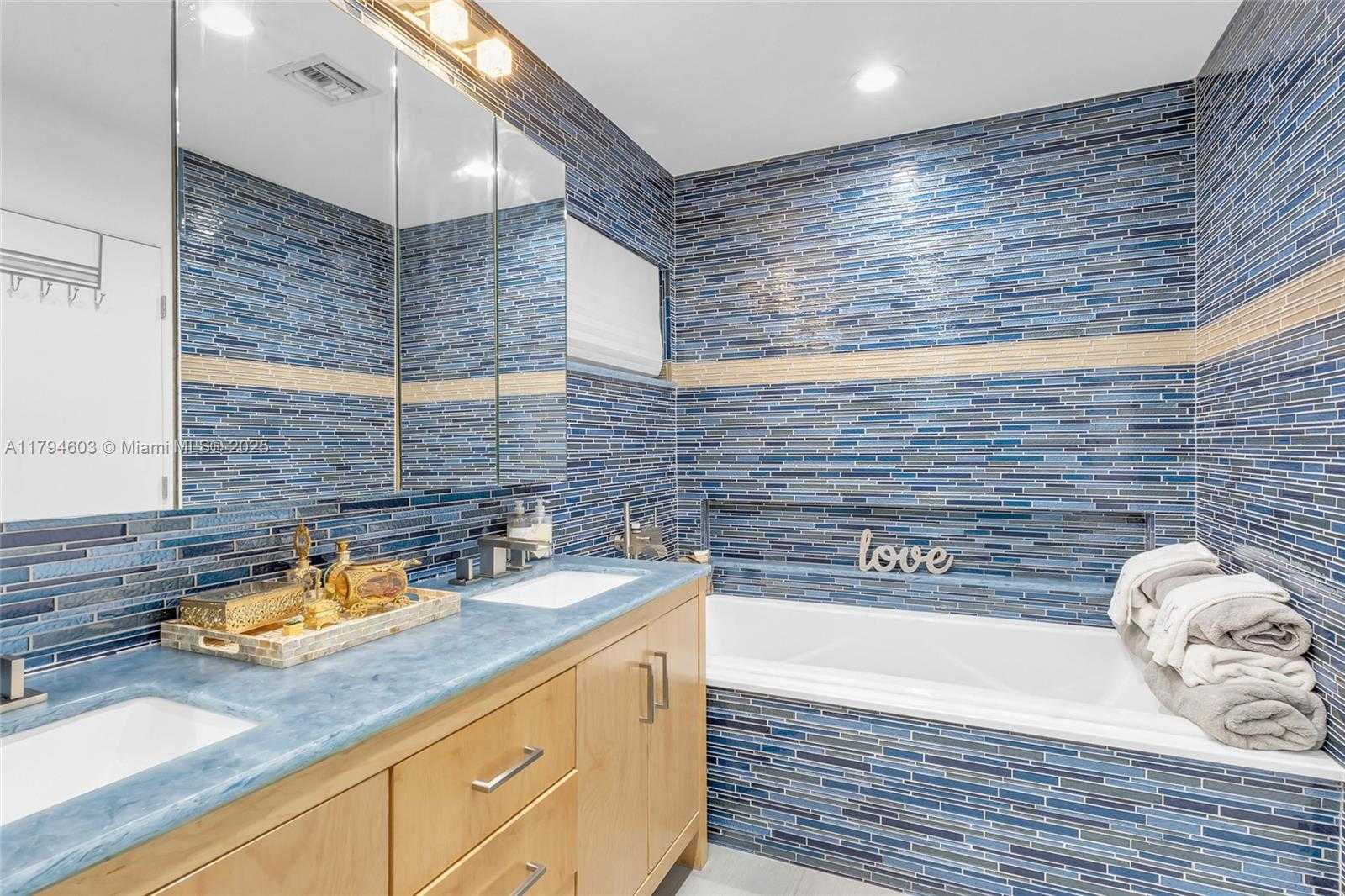 Small Image of 2108 NORTH EAST 124TH ST, North Miami Number 23
