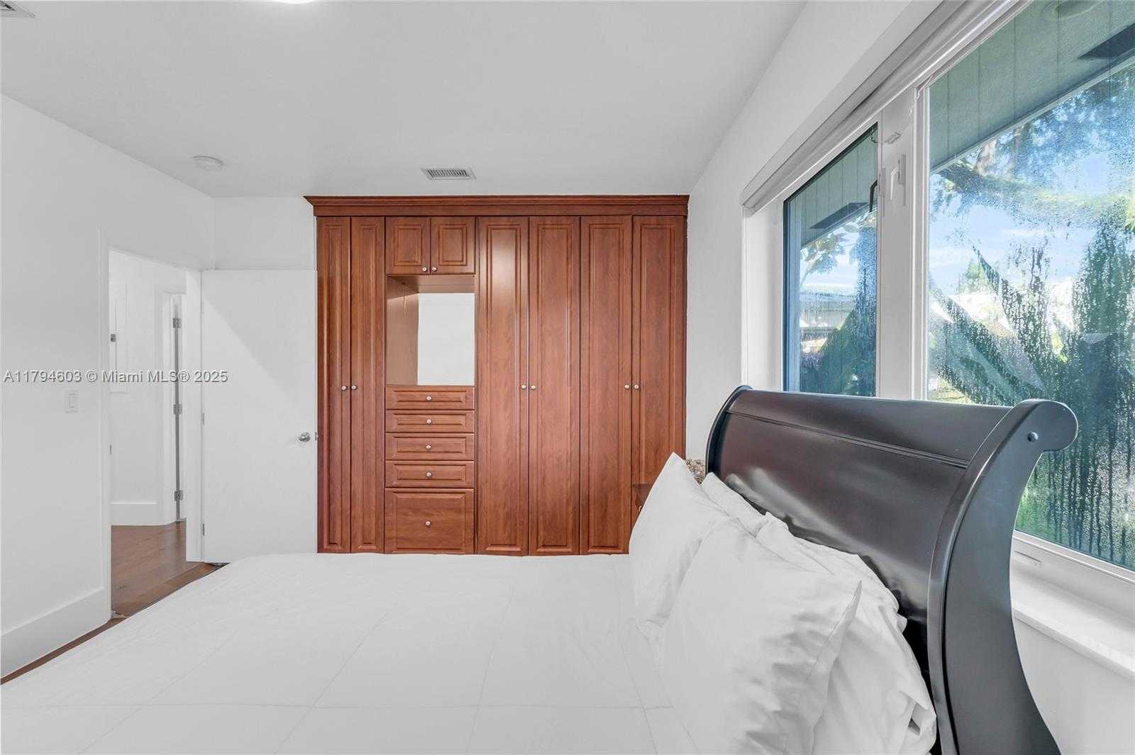 Small Image of 2108 NORTH EAST 124TH ST, North Miami Number 26