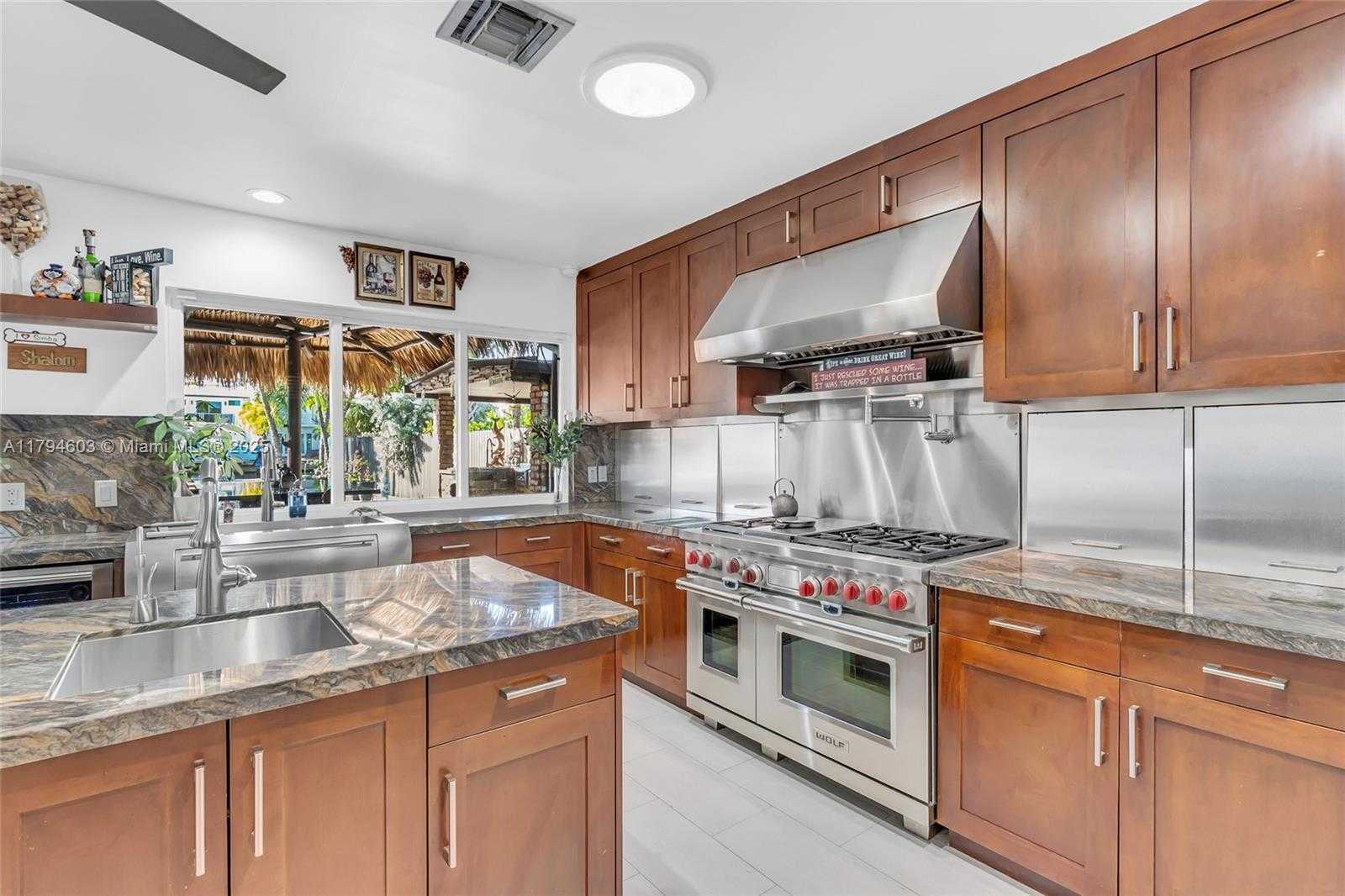Small Image of 2108 NORTH EAST 124TH ST, North Miami Number 4