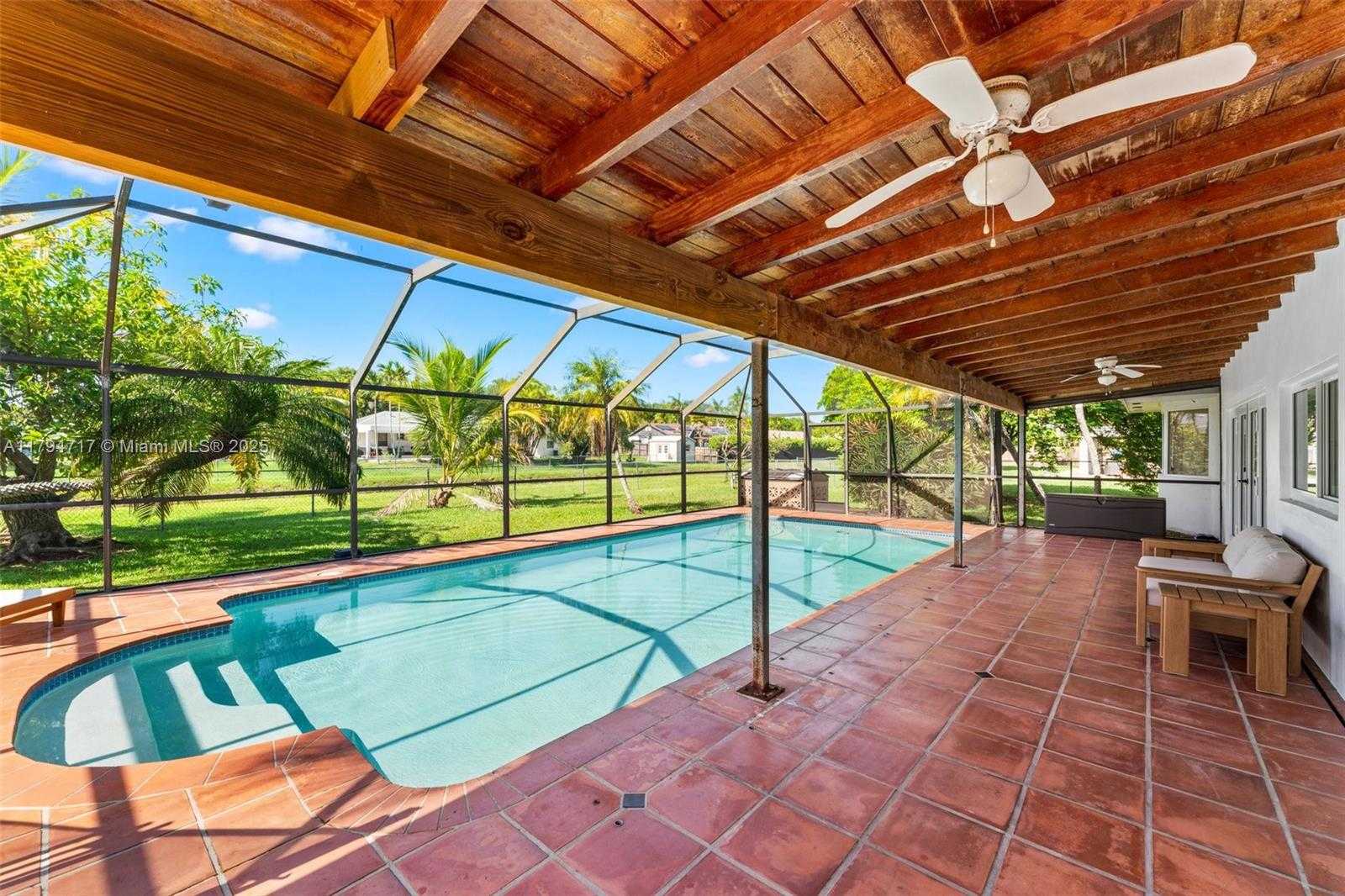 Small Image of 8885 SOUTH WEST 182ND TER, Palmetto Bay Number 24