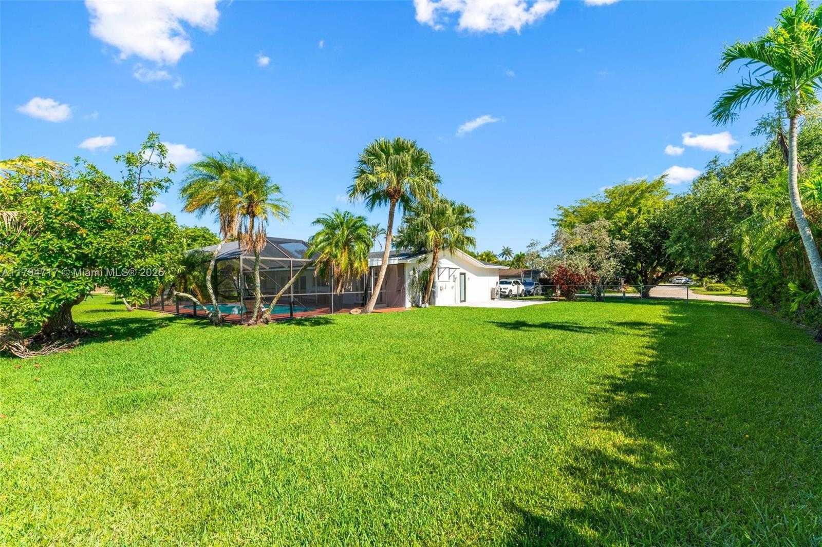 Small Image of 8885 SOUTH WEST 182ND TER, Palmetto Bay Number 27