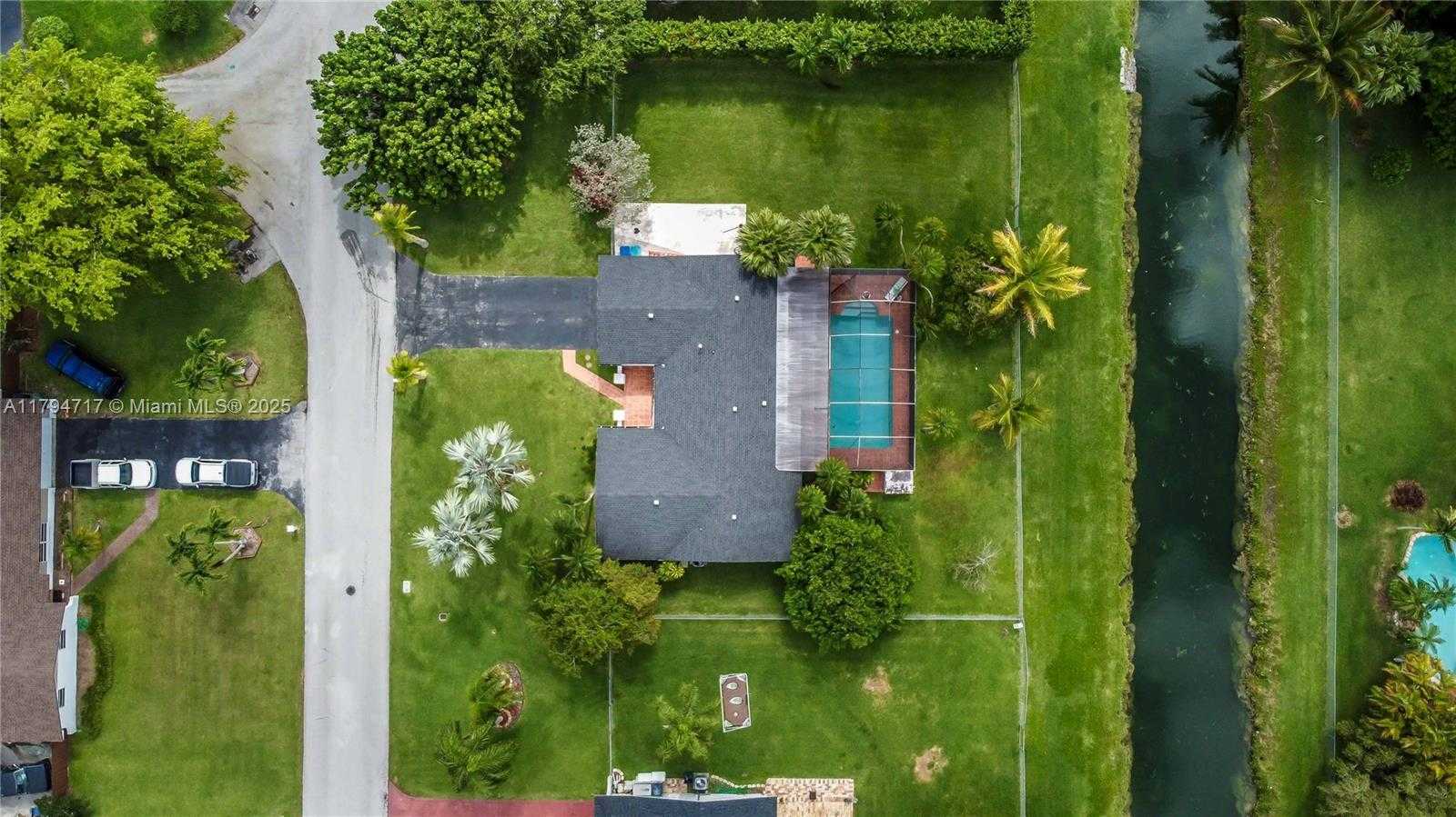 Small Image of 8885 SOUTH WEST 182ND TER, Palmetto Bay Number 28