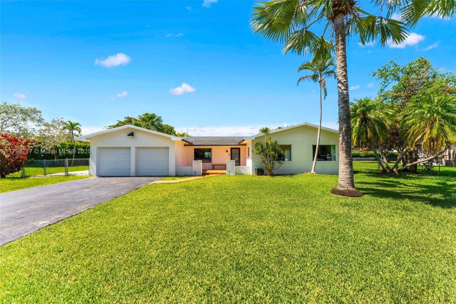 Small Image of 8885 SOUTH WEST 182ND TER, Palmetto Bay Number 3