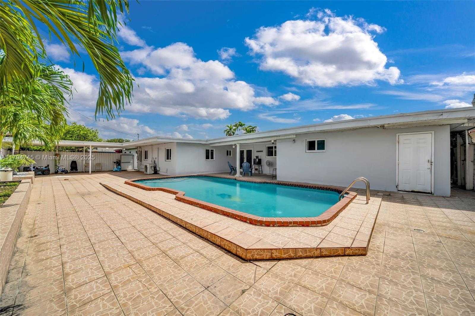 Small Image of 1360 WEST 4TH LN, Hialeah Number 14