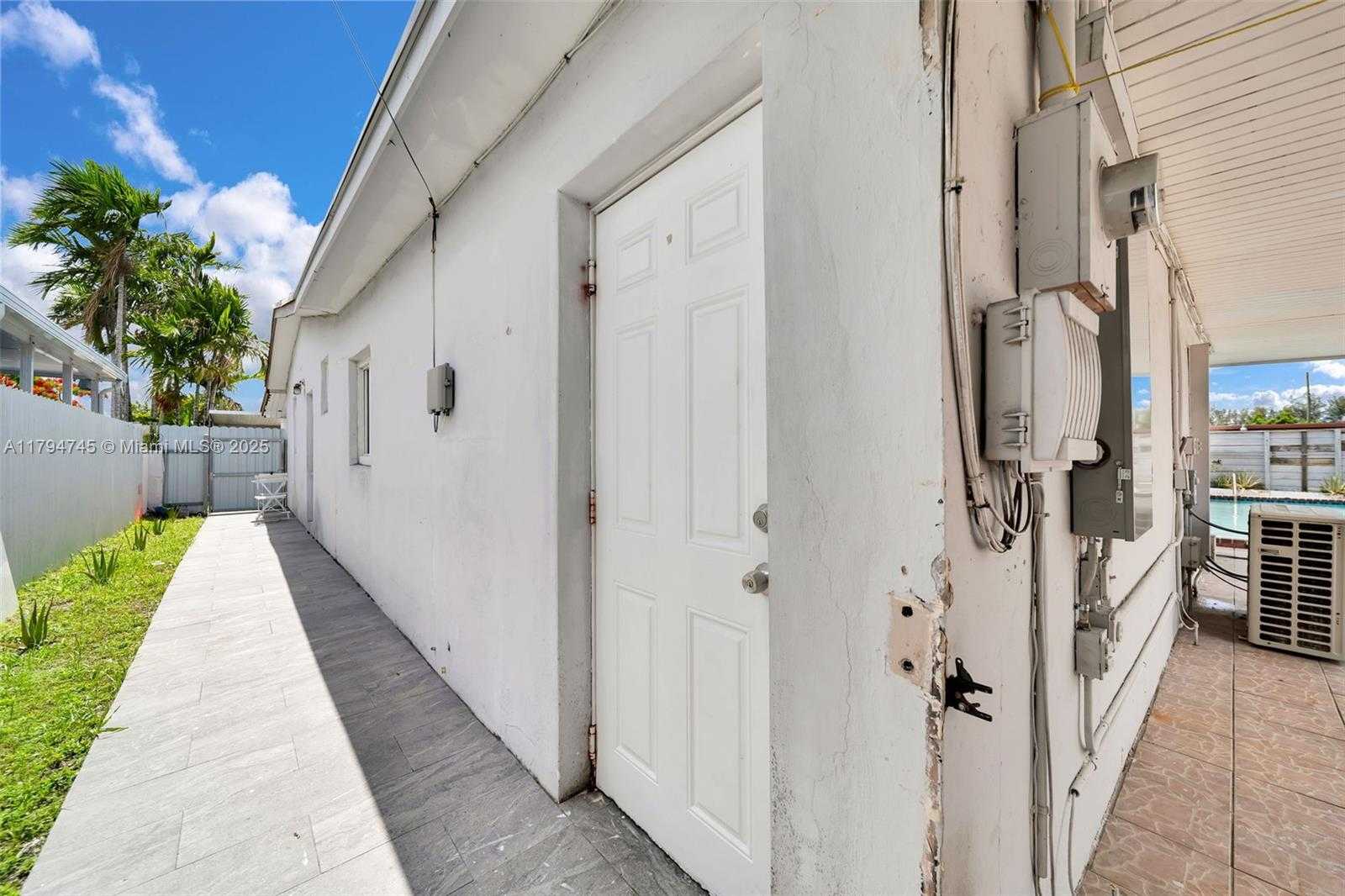 Small Image of 1360 WEST 4TH LN, Hialeah Number 17
