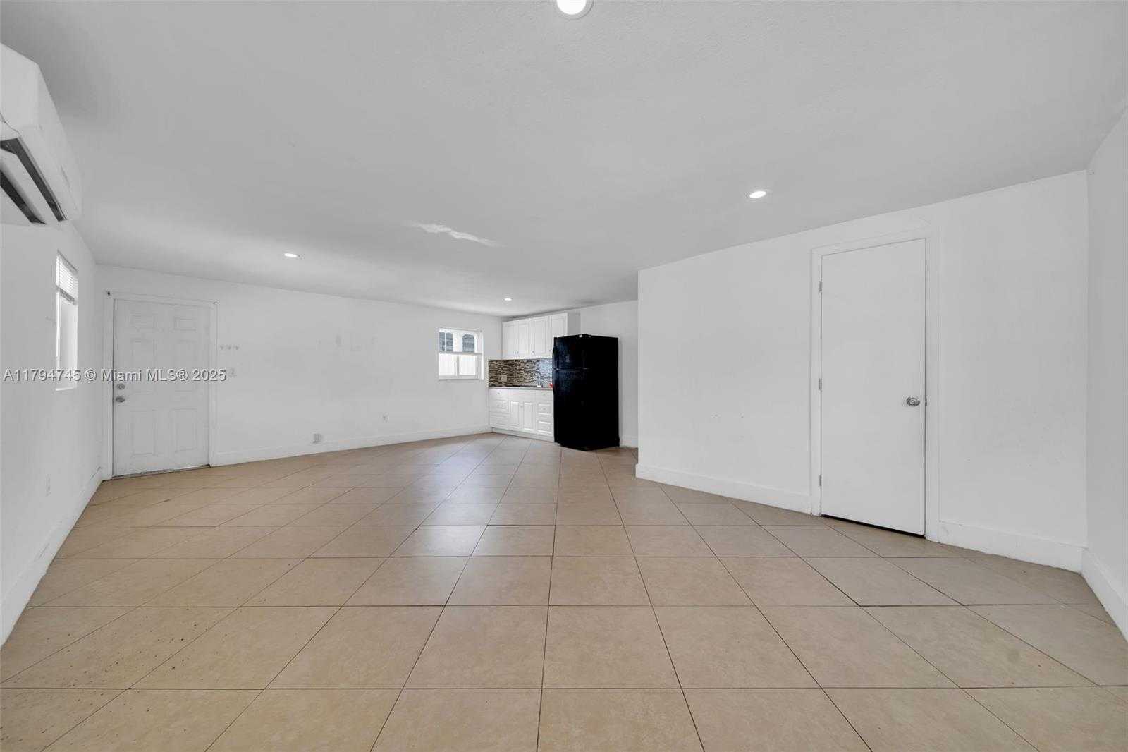 Small Image of 1360 WEST 4TH LN, Hialeah Number 18