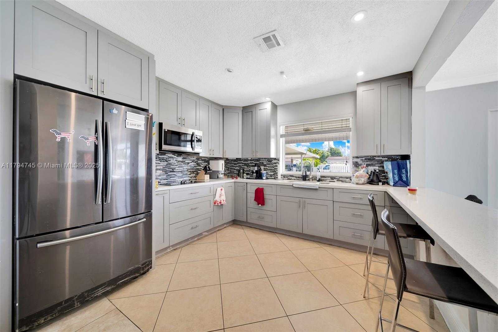 Small Image of 1360 WEST 4TH LN, Hialeah Number 2