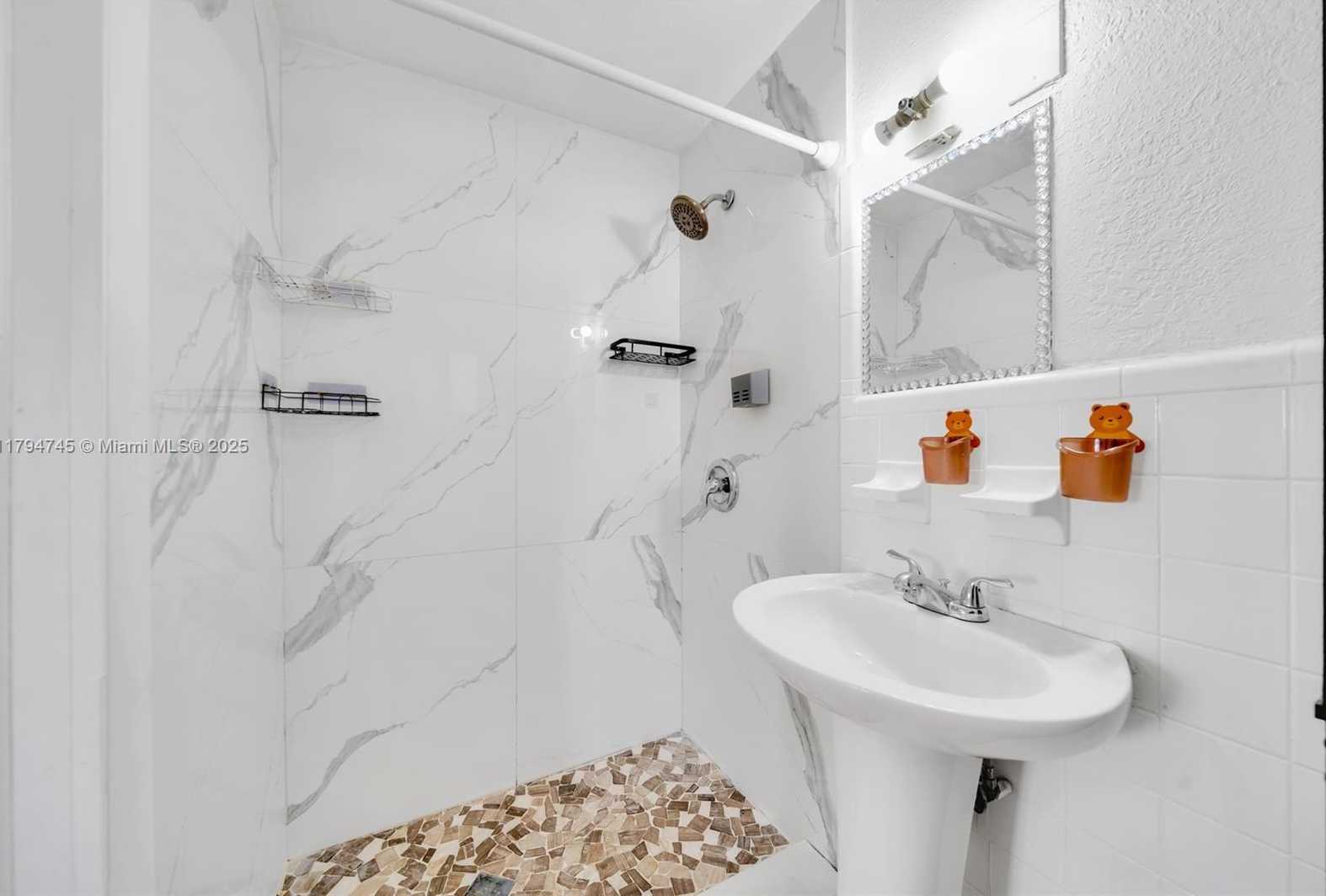 Small Image of 1360 WEST 4TH LN, Hialeah Number 21