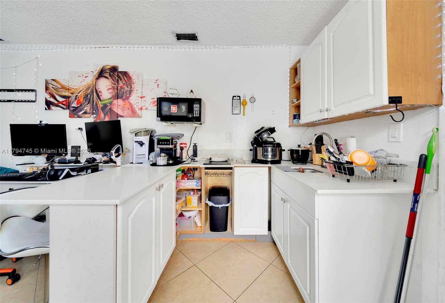 Small Image of 1360 WEST 4TH LN, Hialeah Number 24