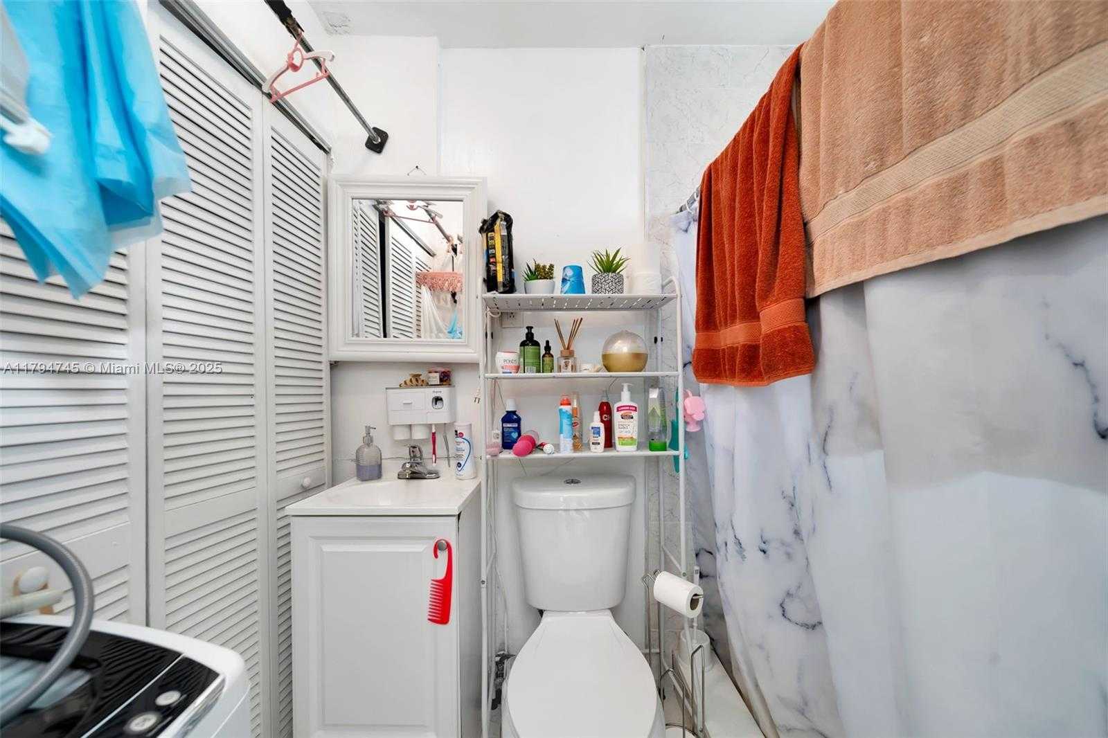 Small Image of 1360 WEST 4TH LN, Hialeah Number 25