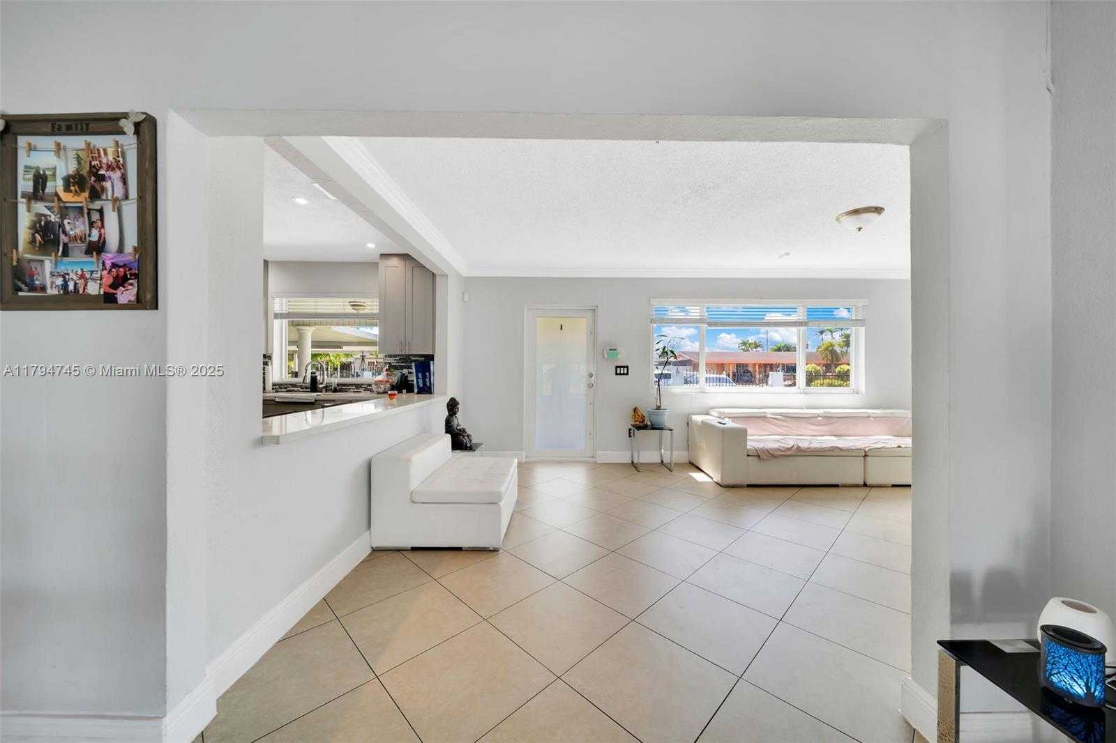 Small Image of 1360 WEST 4TH LN, Hialeah Number 30