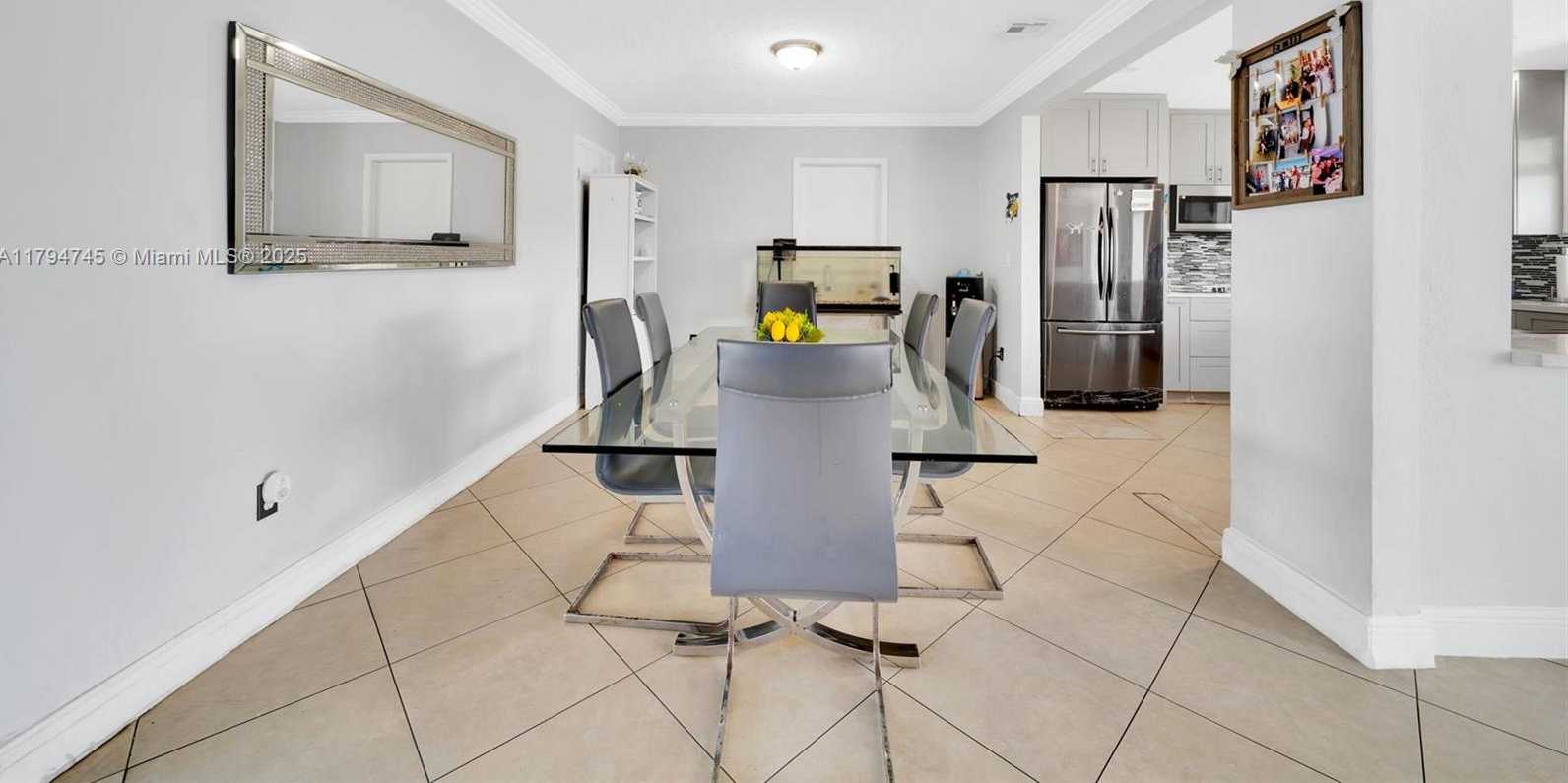 Small Image of 1360 WEST 4TH LN, Hialeah Number 7