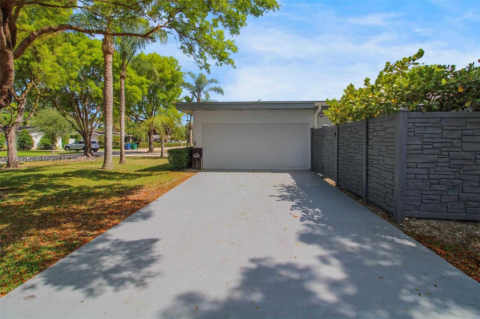 Small Image of 14600 SOUTH WEST 87TH CT, Palmetto Bay Number 29