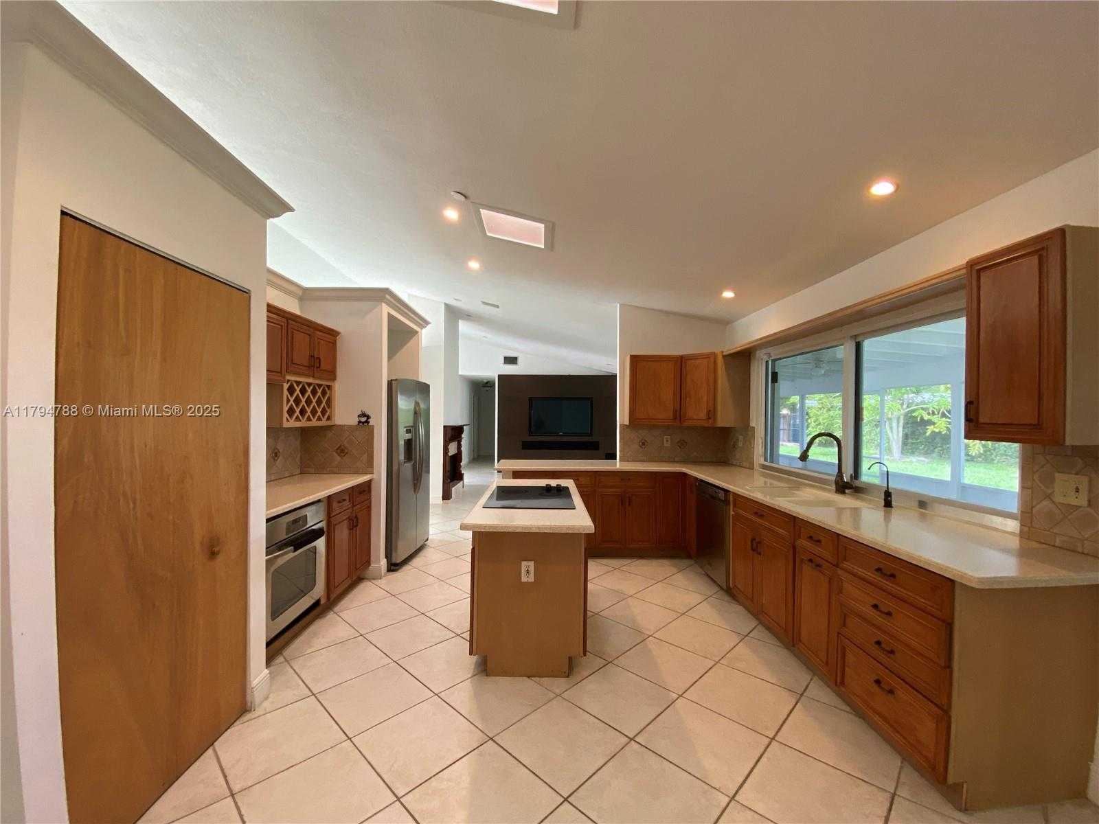 Small Image of 8701 SOUTH WEST 191ST ST, Cutler Bay Number 19