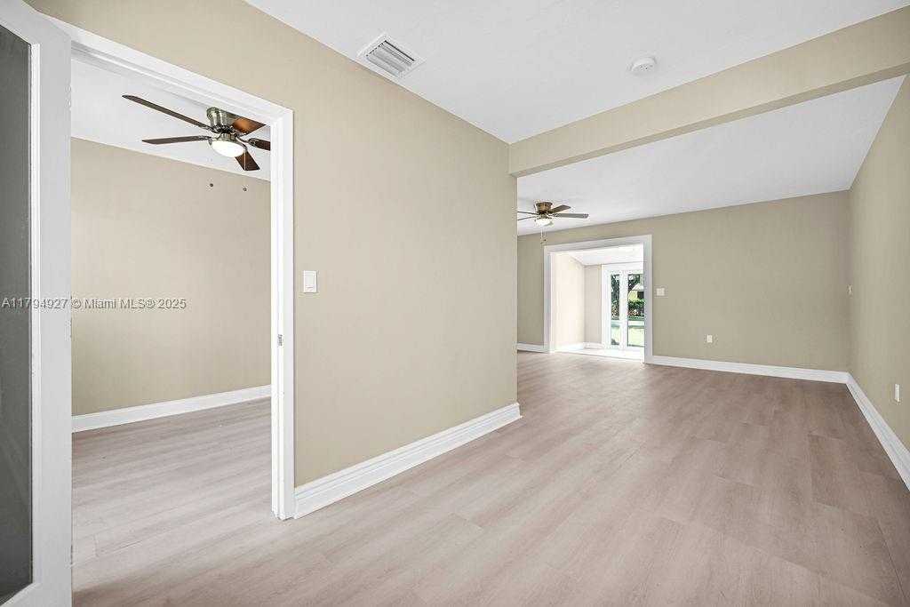 Small Image of 12135 NORTH EAST 10TH AVE, North Miami Number 10