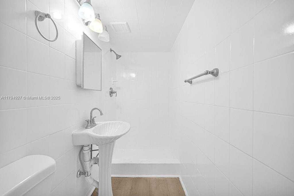 Small Image of 12135 NORTH EAST 10TH AVE, North Miami Number 22