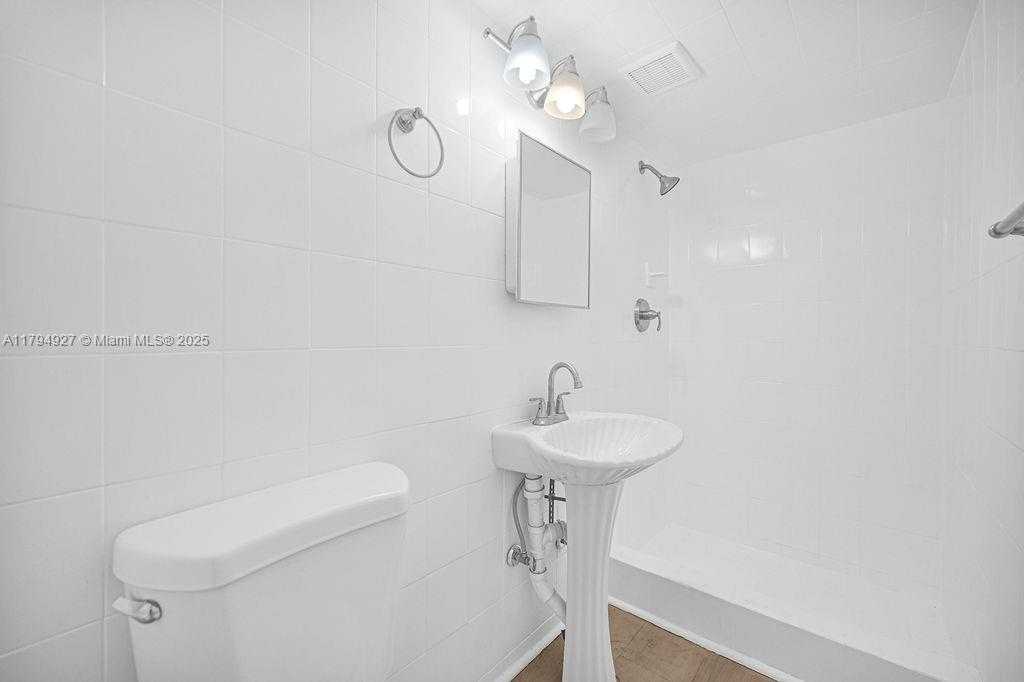 Small Image of 12135 NORTH EAST 10TH AVE, North Miami Number 23
