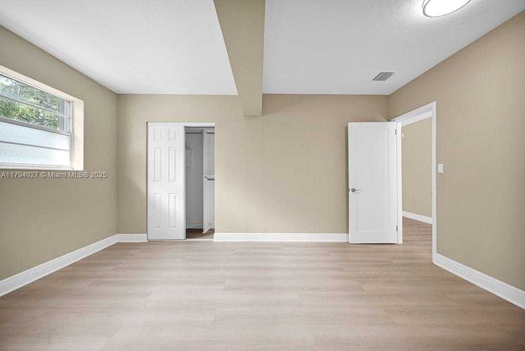Small Image of 12135 NORTH EAST 10TH AVE, North Miami Number 27