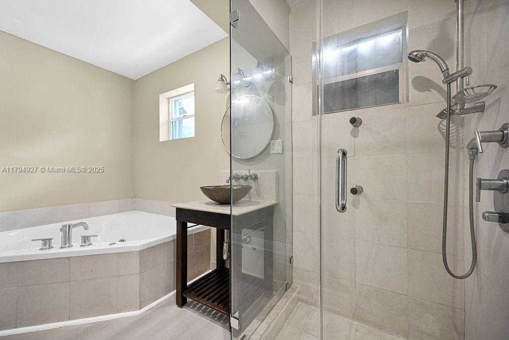 Small Image of 12135 NORTH EAST 10TH AVE, North Miami Number 32