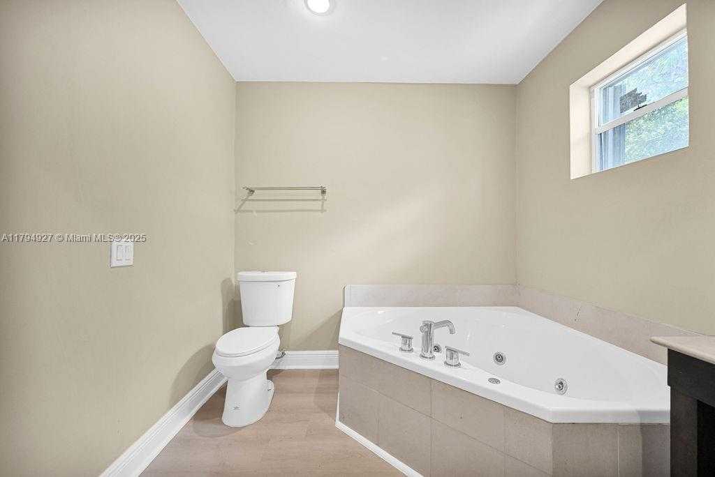 Small Image of 12135 NORTH EAST 10TH AVE, North Miami Number 33
