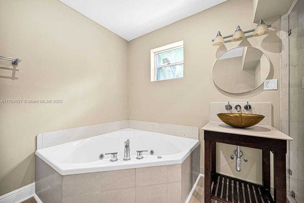 Small Image of 12135 NORTH EAST 10TH AVE, North Miami Number 34