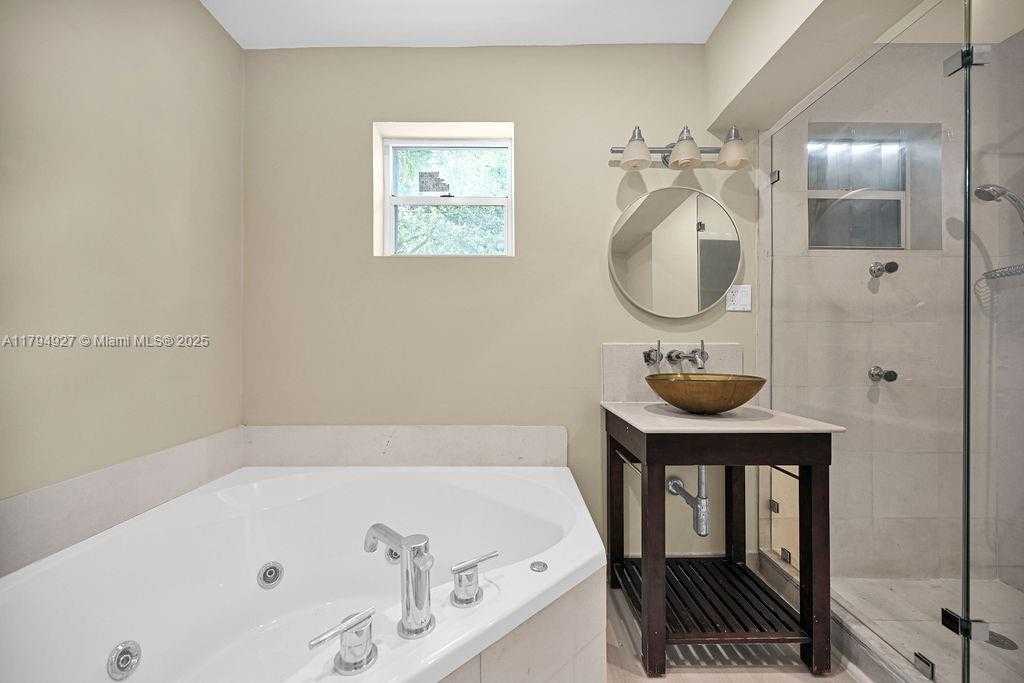 Small Image of 12135 NORTH EAST 10TH AVE, North Miami Number 35