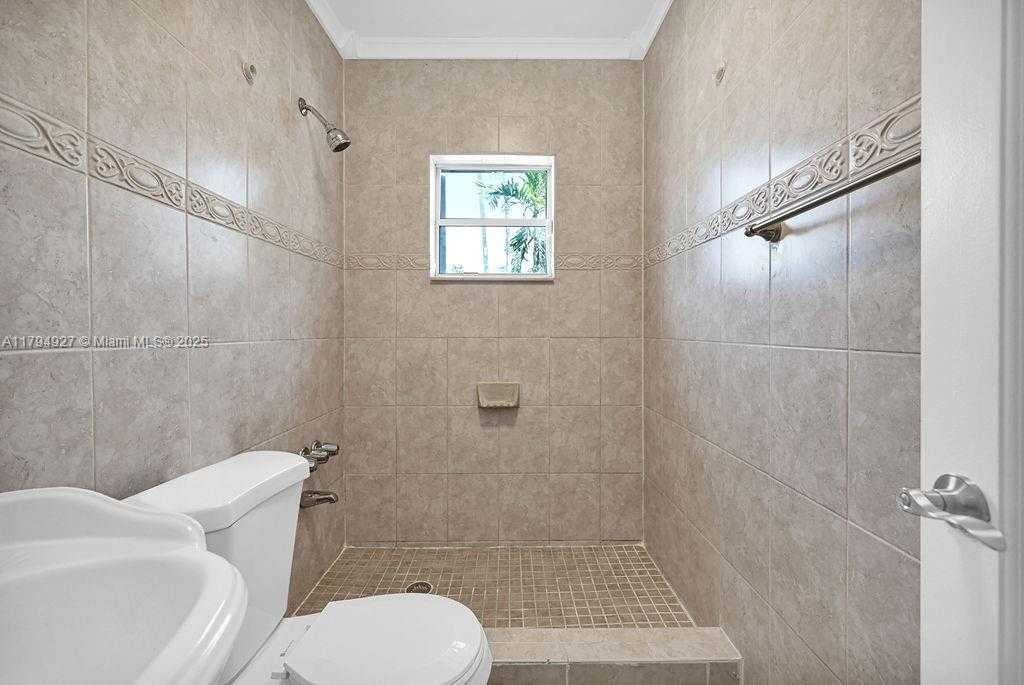 Small Image of 12135 NORTH EAST 10TH AVE, North Miami Number 39