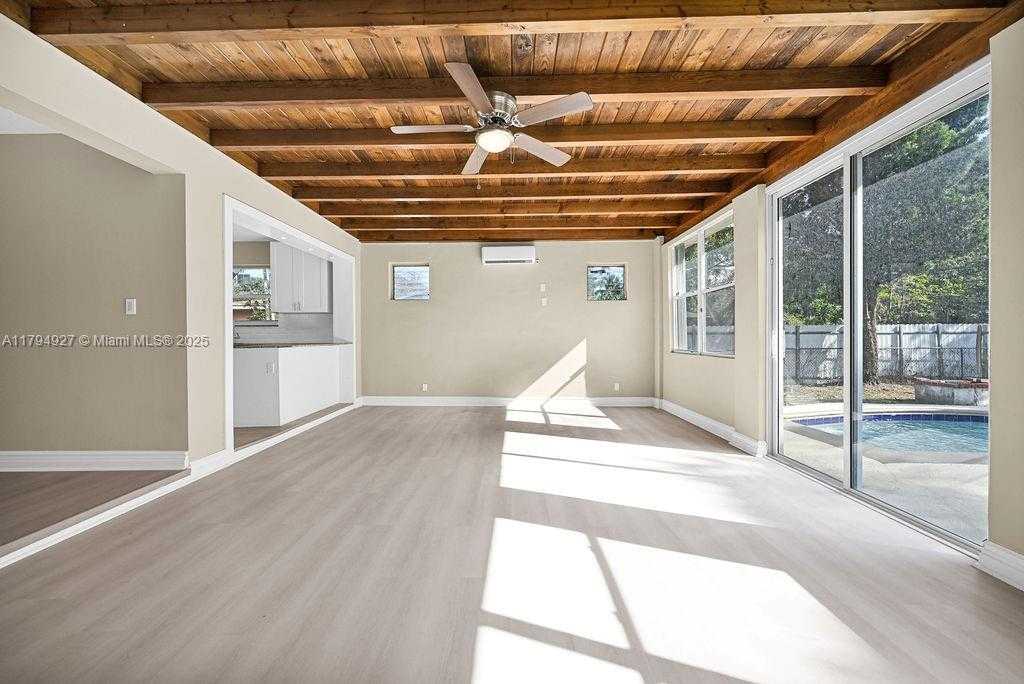 Small Image of 12135 NORTH EAST 10TH AVE, North Miami Number 41