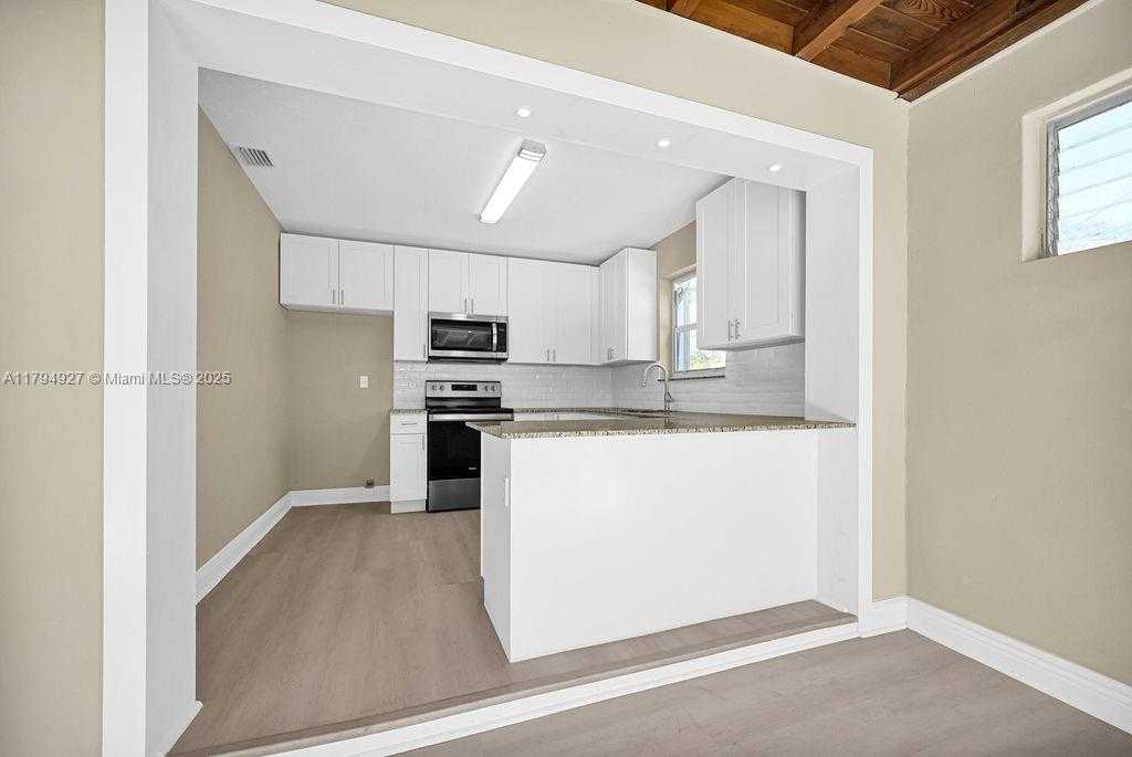 Small Image of 12135 NORTH EAST 10TH AVE, North Miami Number 44