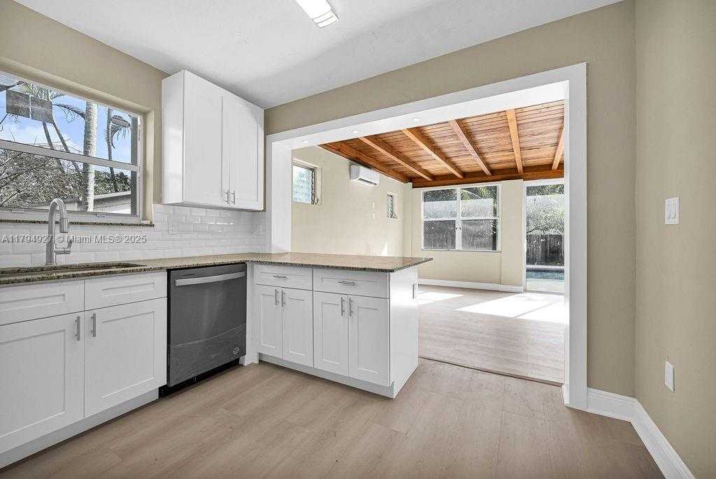 Small Image of 12135 NORTH EAST 10TH AVE, North Miami Number 47