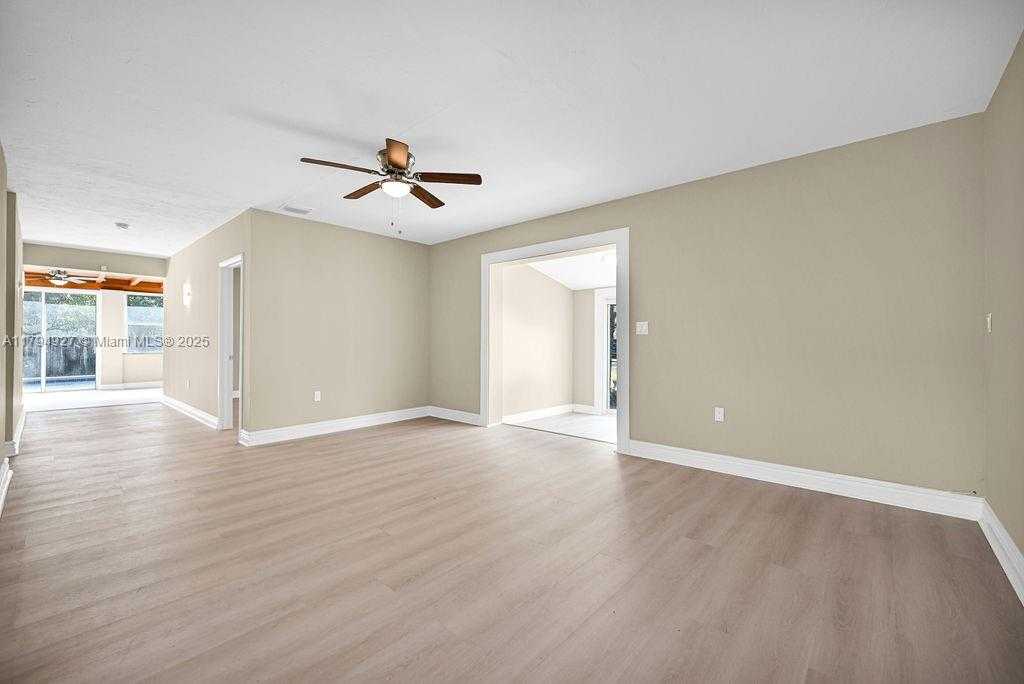 Small Image of 12135 NORTH EAST 10TH AVE, North Miami Number 8