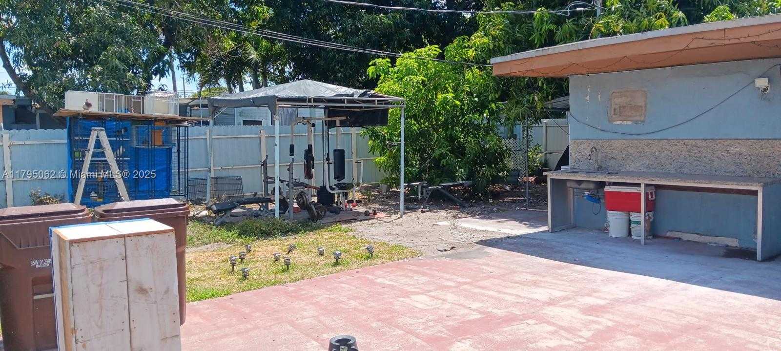 Small Image of 940 EAST 9TH PL, Hialeah Number 3