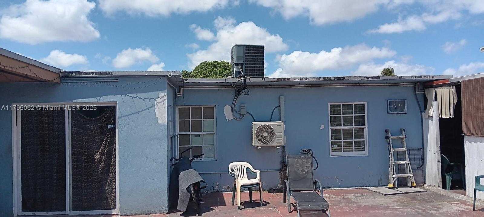Small Image of 940 EAST 9TH PL, Hialeah Number 4