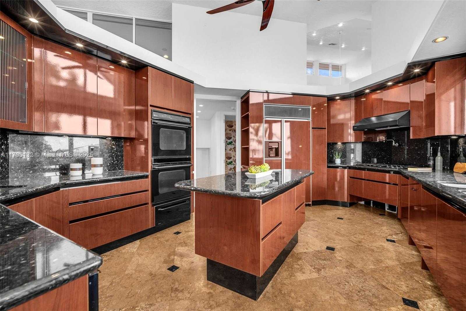 Small Image of 1925 Harbourview Dr, Fort Lauderdale, FL 33316, USA Number 20