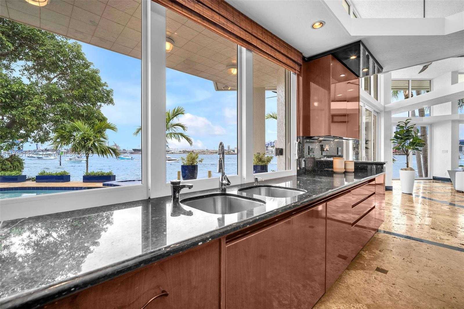 Small Image of 1925 Harbourview Dr, Fort Lauderdale, FL 33316, USA Number 21