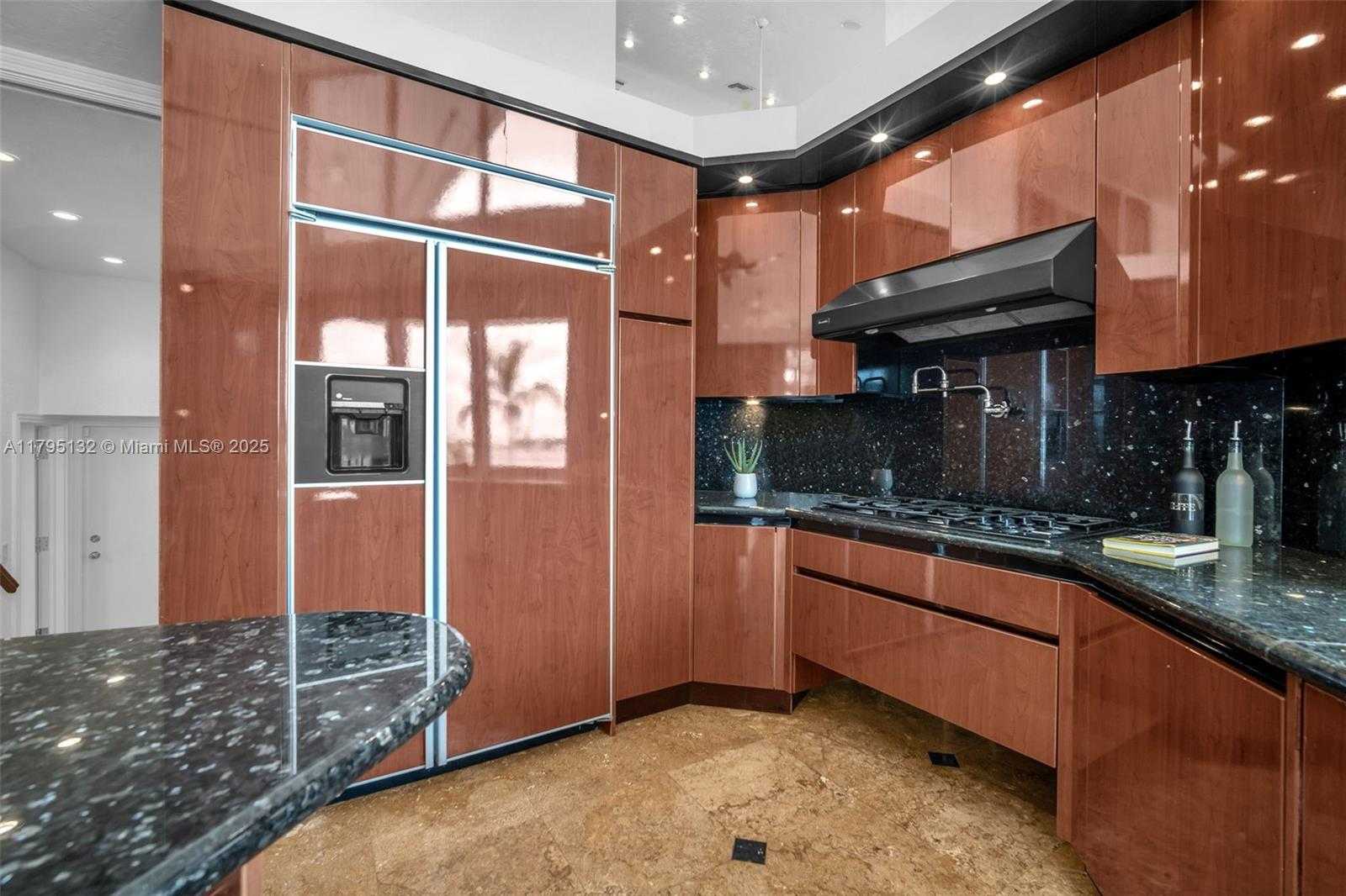 Small Image of 1925 Harbourview Dr, Fort Lauderdale, FL 33316, USA Number 22