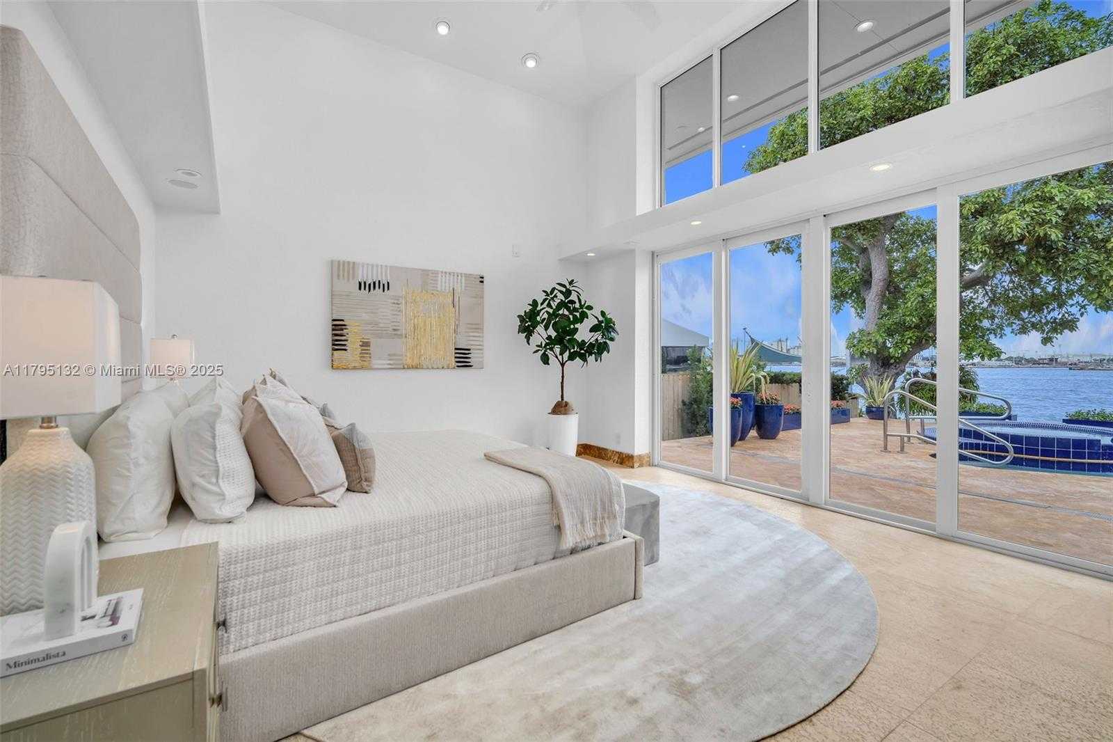 Small Image of 1925 Harbourview Dr, Fort Lauderdale, FL 33316, USA Number 24