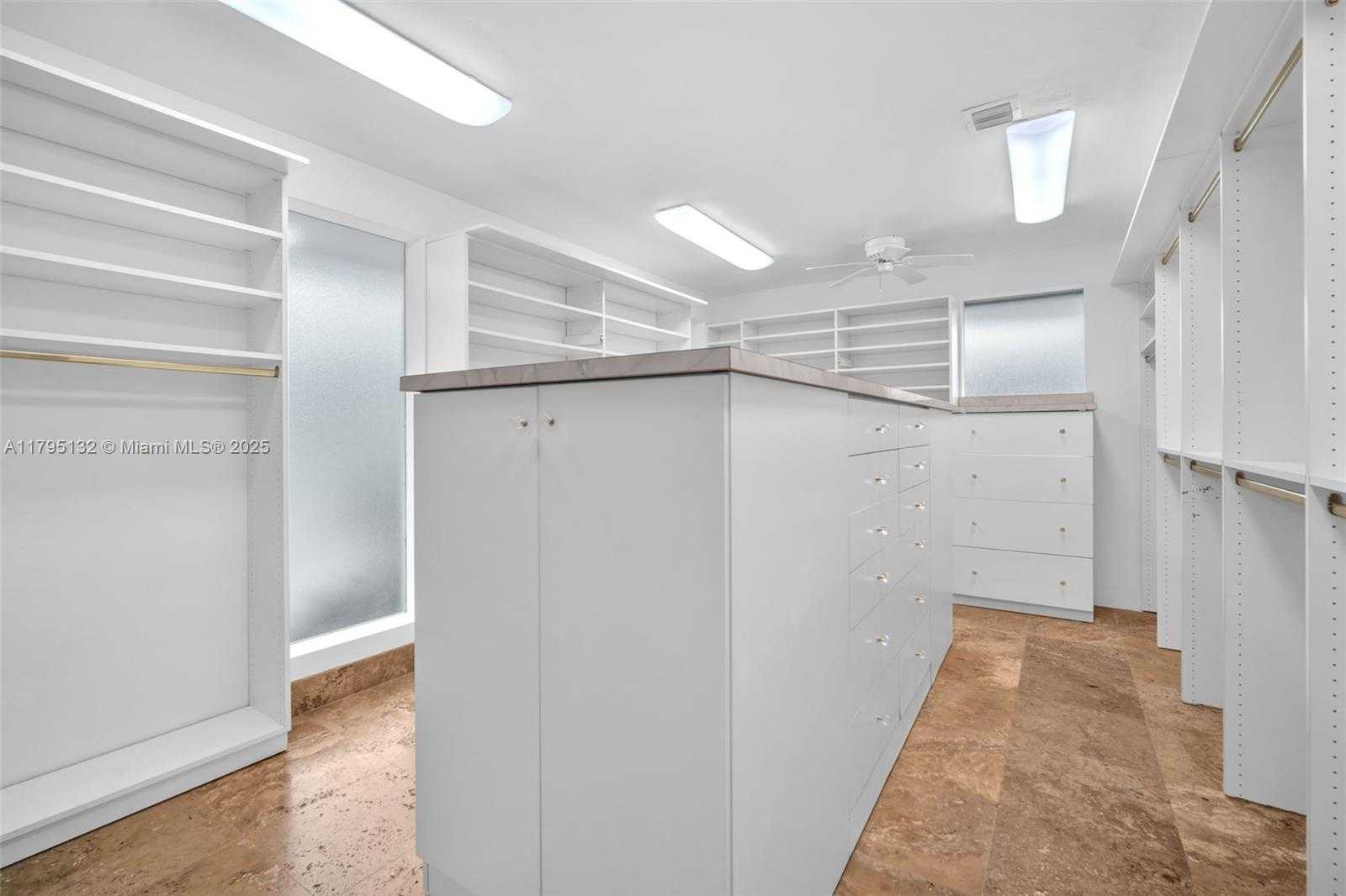 Small Image of 1925 Harbourview Dr, Fort Lauderdale, FL 33316, USA Number 27