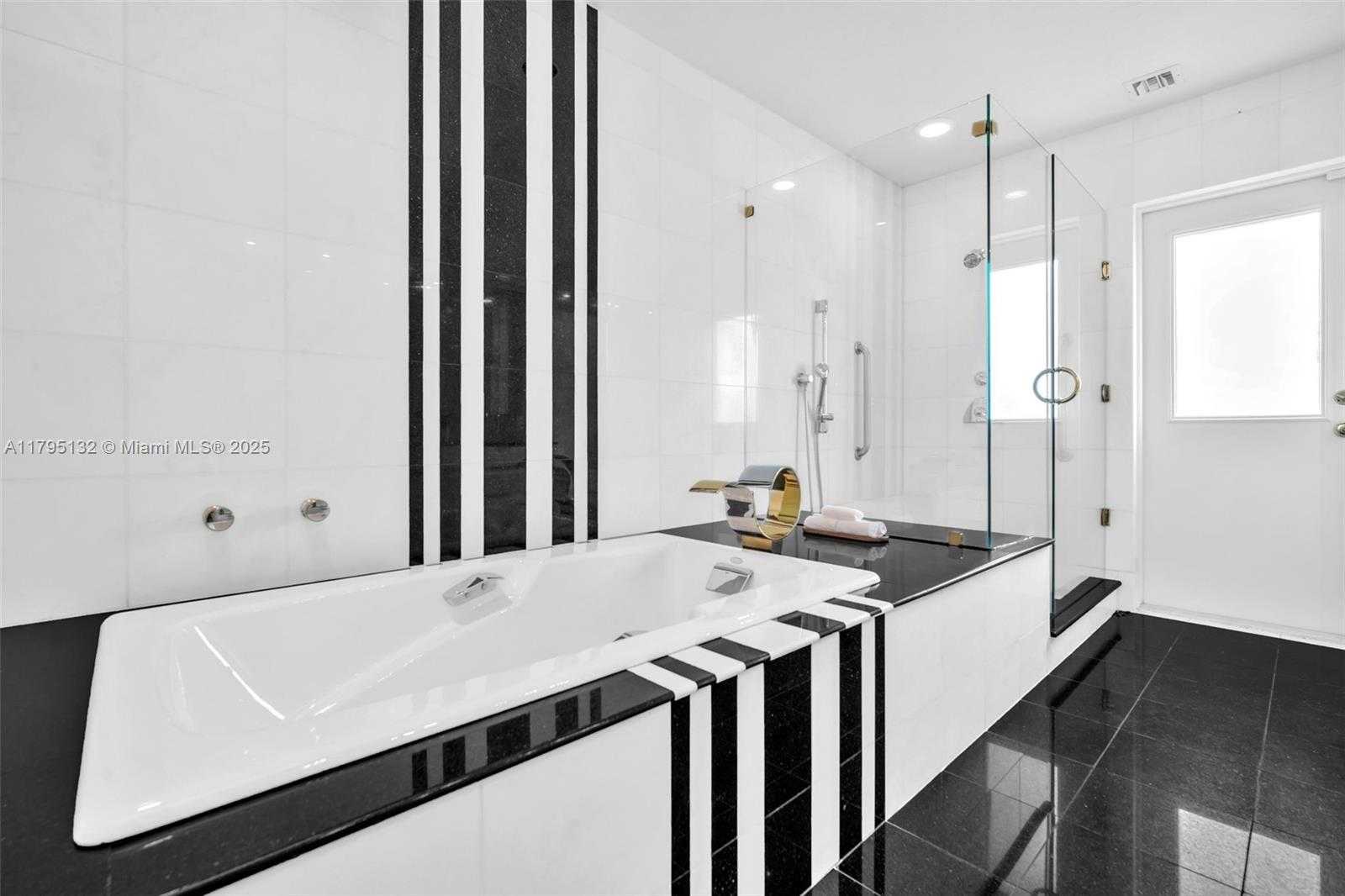 Small Image of 1925 Harbourview Dr, Fort Lauderdale, FL 33316, USA Number 29