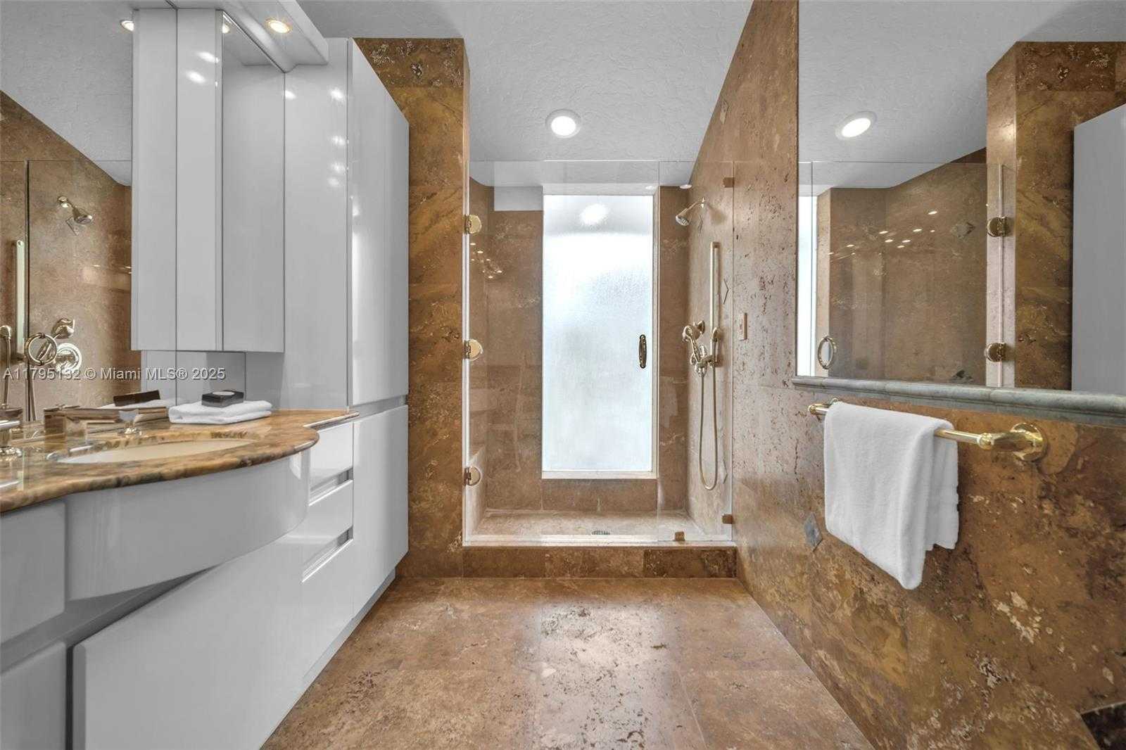 Small Image of 1925 Harbourview Dr, Fort Lauderdale, FL 33316, USA Number 30