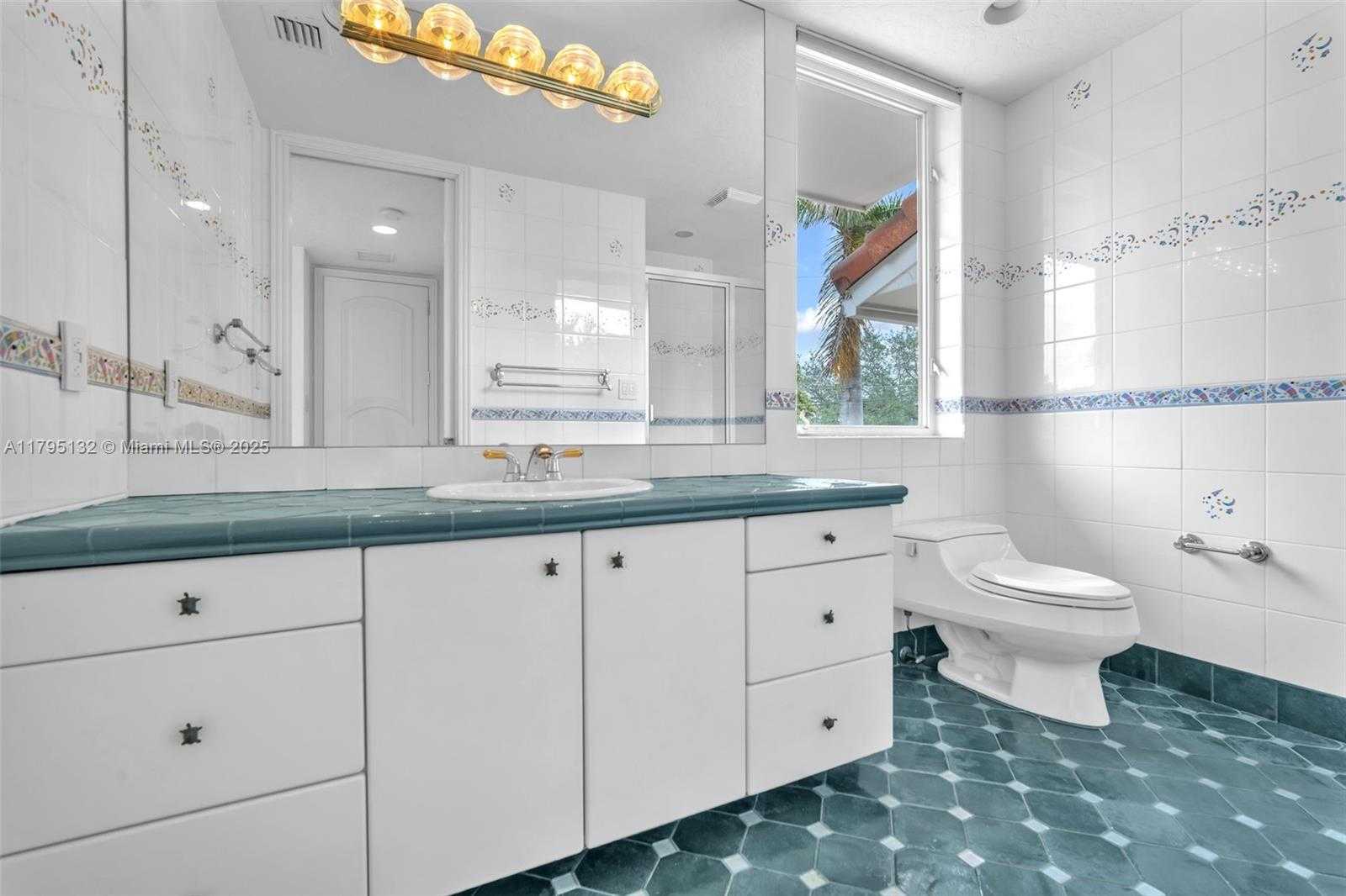 Small Image of 1925 Harbourview Dr, Fort Lauderdale, FL 33316, USA Number 33