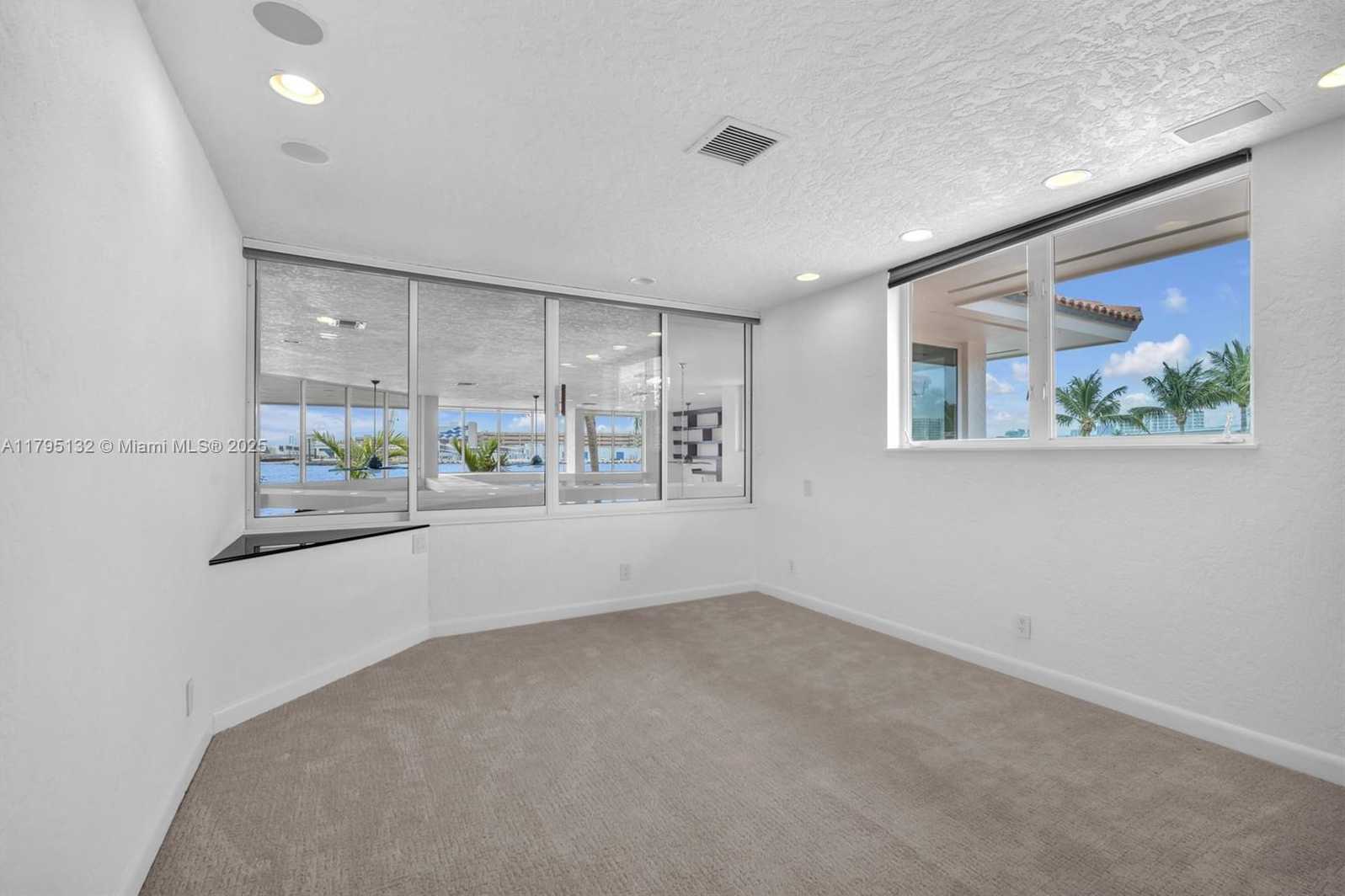 Small Image of 1925 Harbourview Dr, Fort Lauderdale, FL 33316, USA Number 35