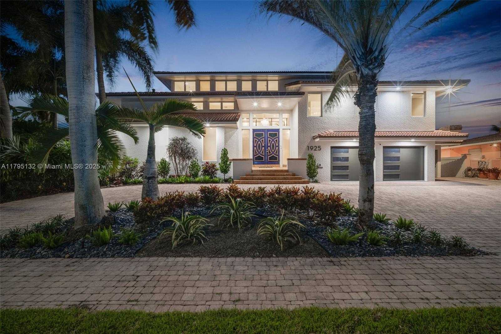 Small Image of 1925 Harbourview Dr, Fort Lauderdale, FL 33316, USA Number 4