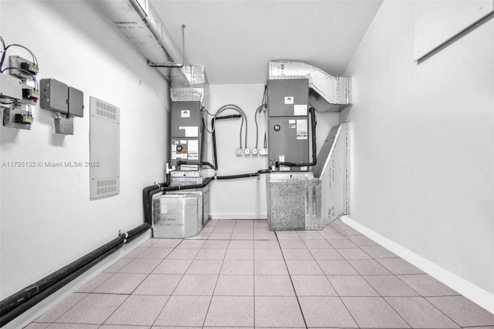 Small Image of 1925 Harbourview Dr, Fort Lauderdale, FL 33316, USA Number 40