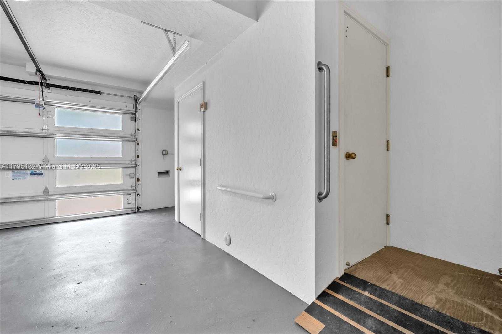 Small Image of 1925 Harbourview Dr, Fort Lauderdale, FL 33316, USA Number 47