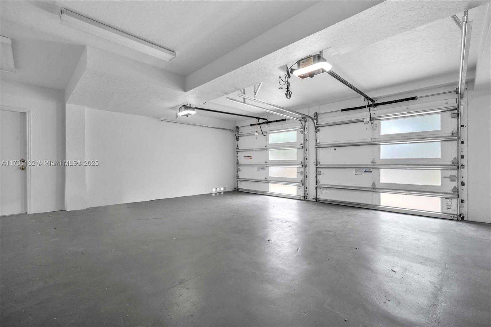 Small Image of 1925 Harbourview Dr, Fort Lauderdale, FL 33316, USA Number 48