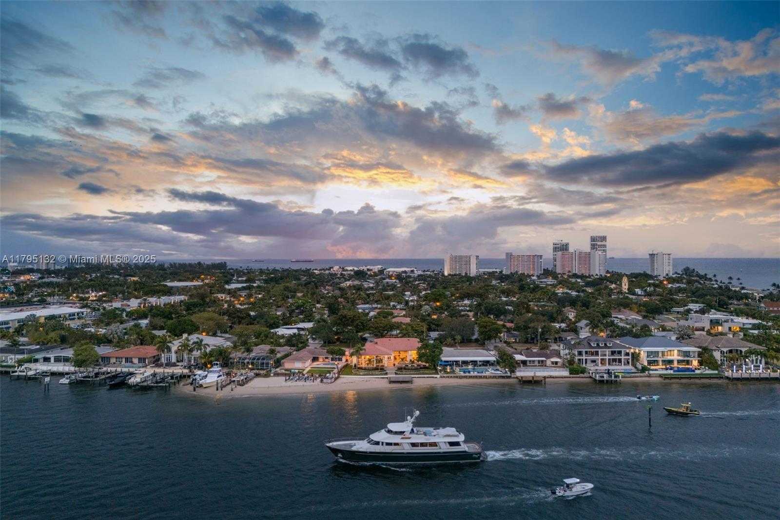 Small Image of 1925 Harbourview Dr, Fort Lauderdale, FL 33316, USA Number 50