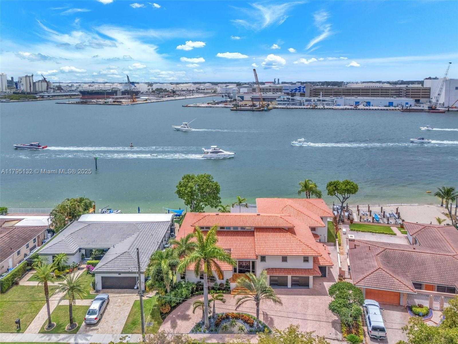 Small Image of 1925 Harbourview Dr, Fort Lauderdale, FL 33316, USA Number 55