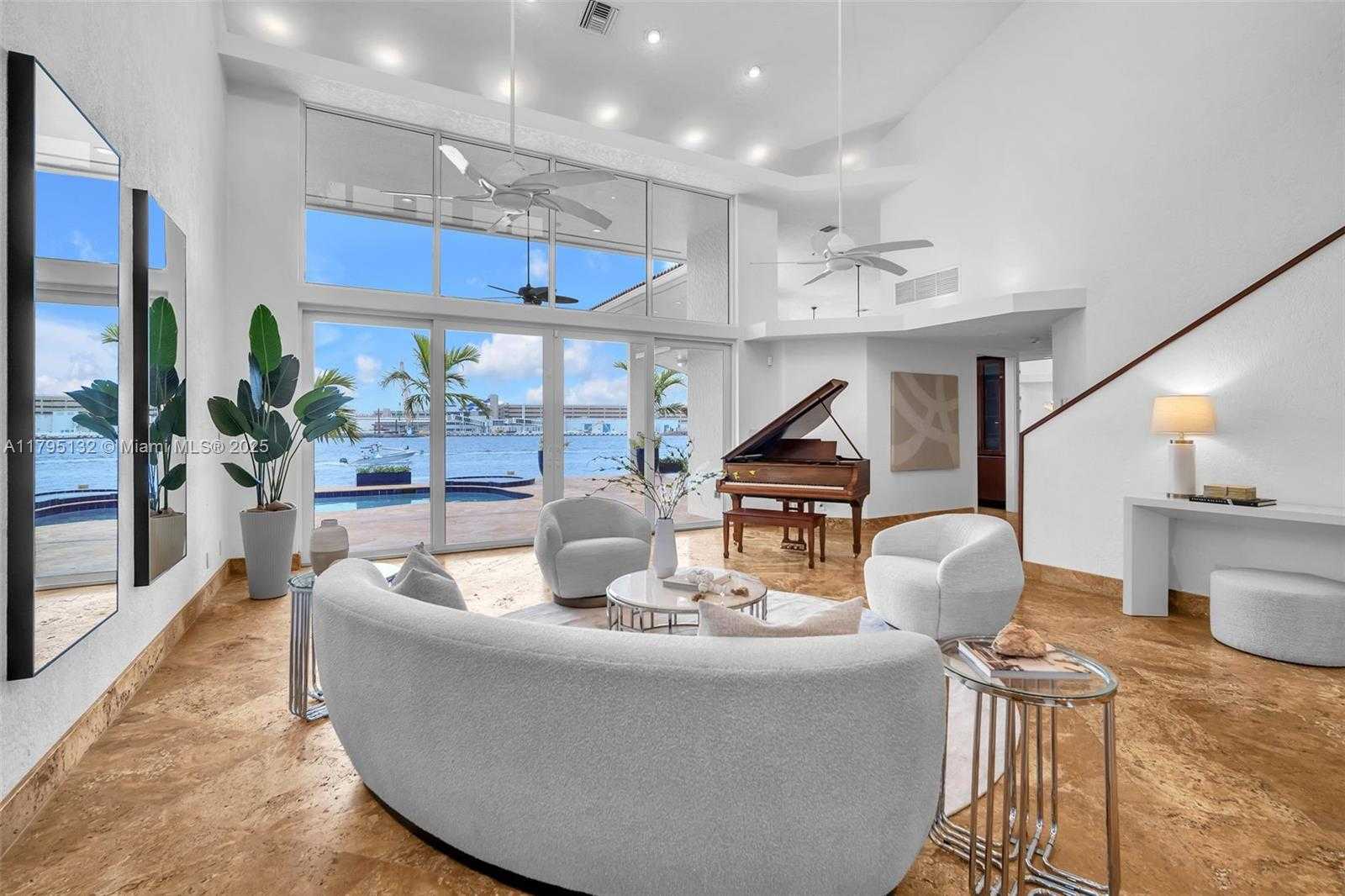 Small Image of 1925 Harbourview Dr, Fort Lauderdale, FL 33316, USA Number 6